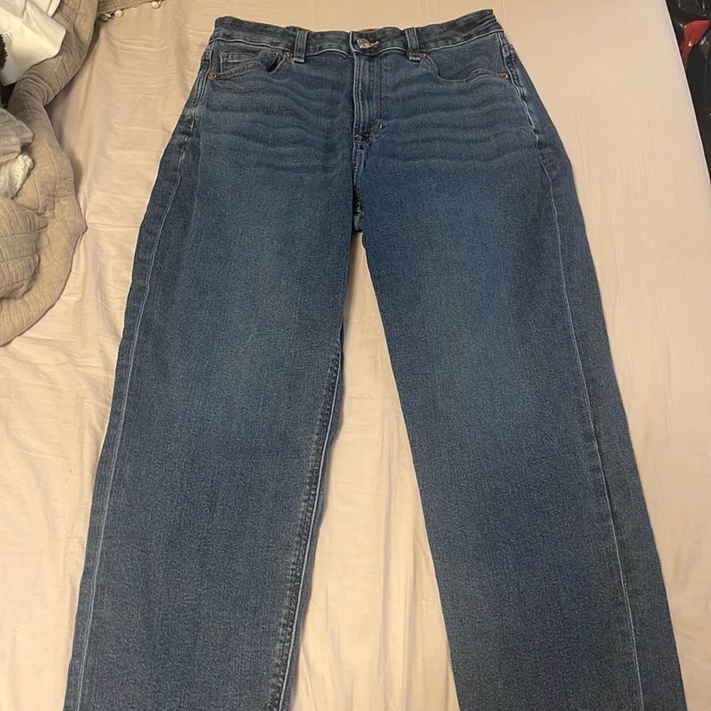 American Eagle mom Jean
